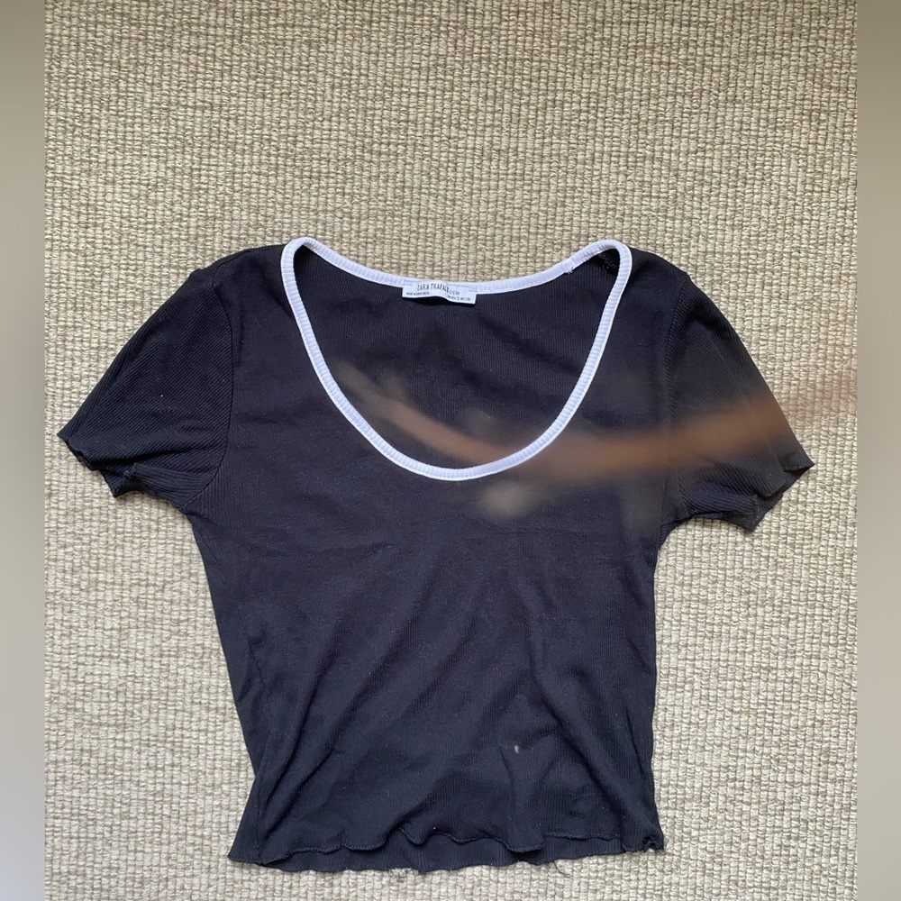 Black scoop neck cropped shirt with white trim